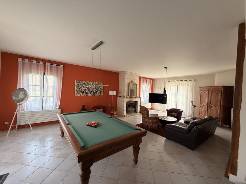 Maison traditionnelle - 228 m² - 8 pièces