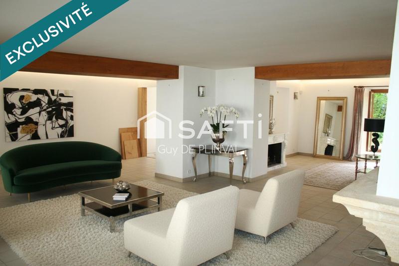 Maison - 558 m² - 23 pièces