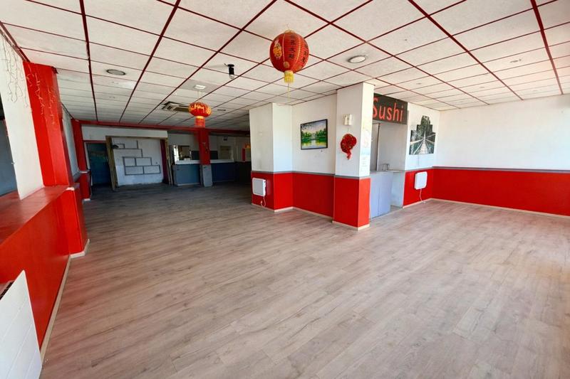 Local commercial - 180 m² - 5 pièces