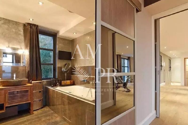 Villa - 600 m² - 8 pièces