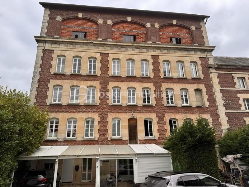 Immeuble - 2 120 m² - 65 pièces