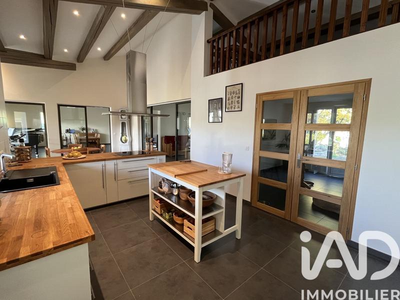 Maison - 370 m² - 10 pièces