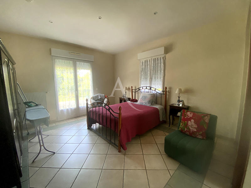 Maison - 214 m² - 8 pièces