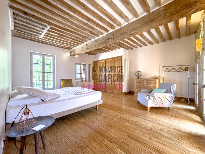 Maison - 227 m² - 8 pièces