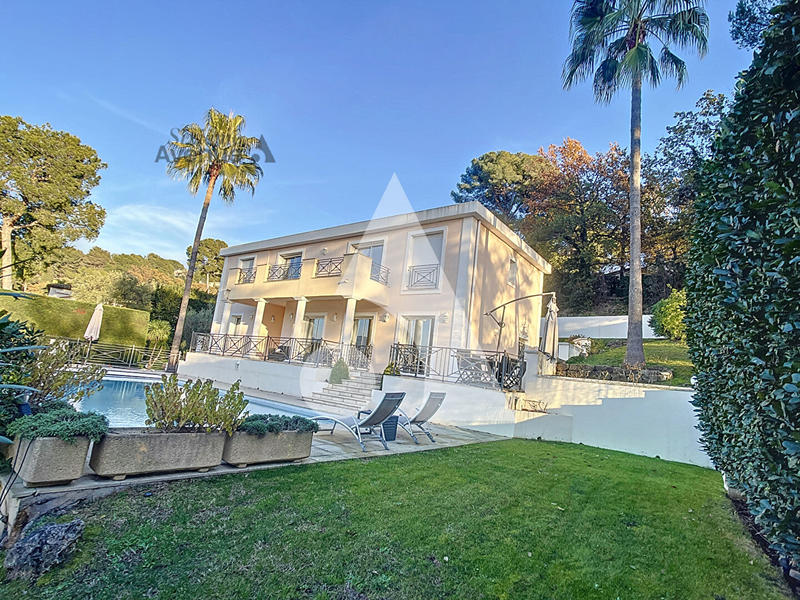 Villa - 247 m² - 7 pièces