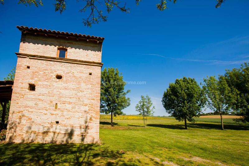 Maison - 557 m² - 20 pièces