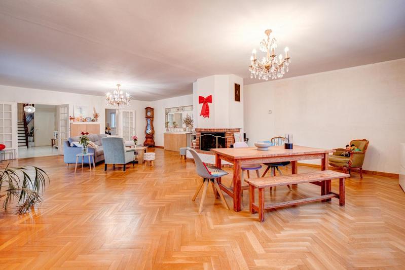 Maison - 243 m² - 6 pièces