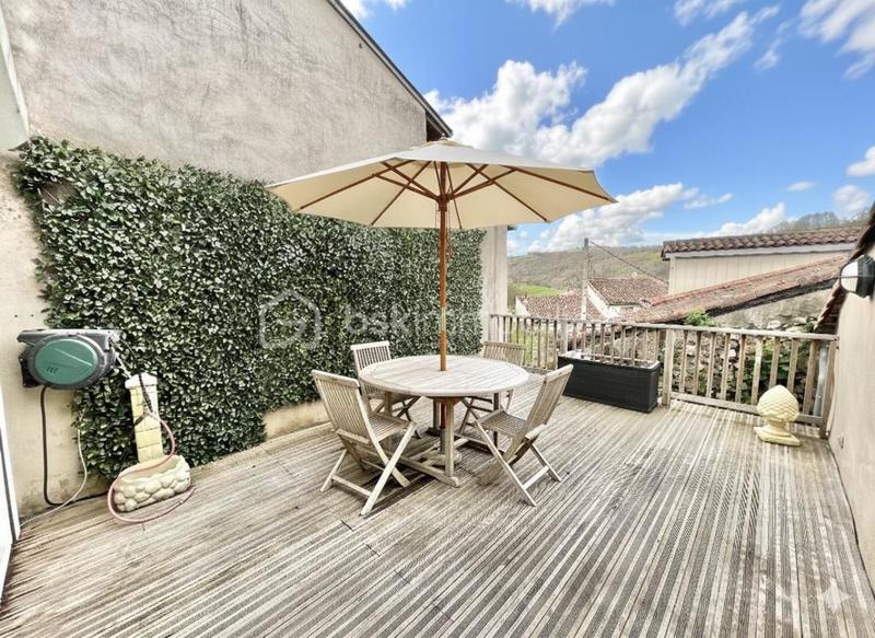 Demeure - 270 m² - 6 pièces