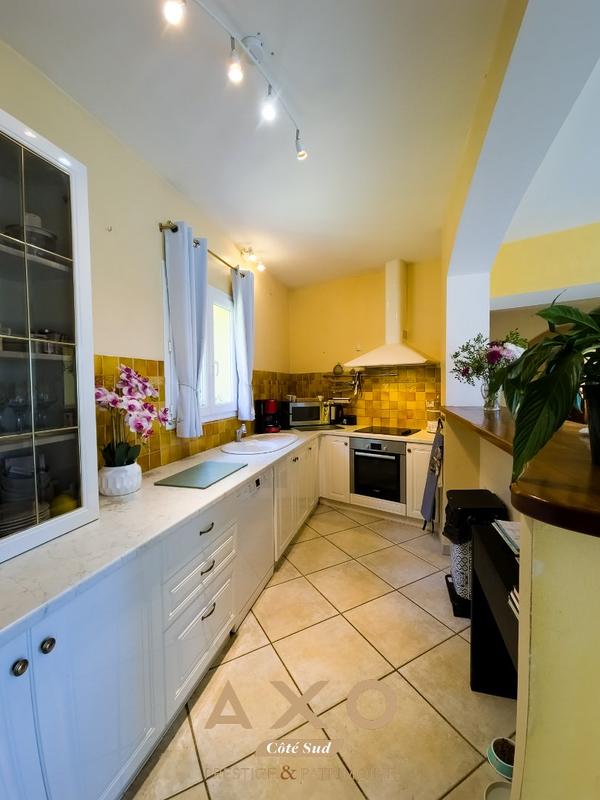 Maison - 230 m² - 8 pièces