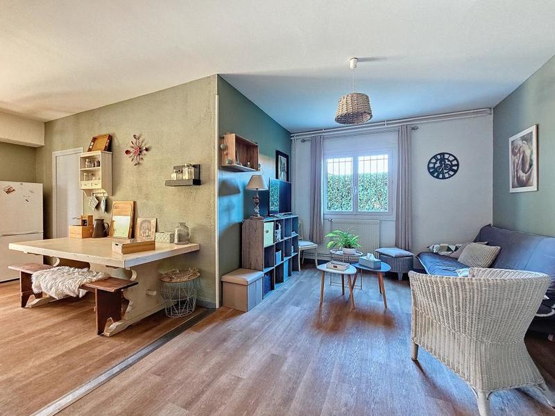 Maison - 240 m² - 8 pièces