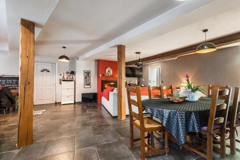 Maison - 240 m² - 10 pièces