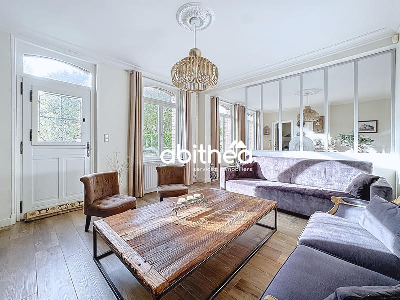 Maison - 327 m² - 9 pièces