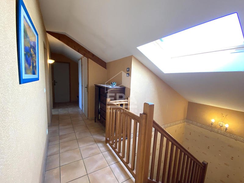 Maison - 207 m² - 9 pièces