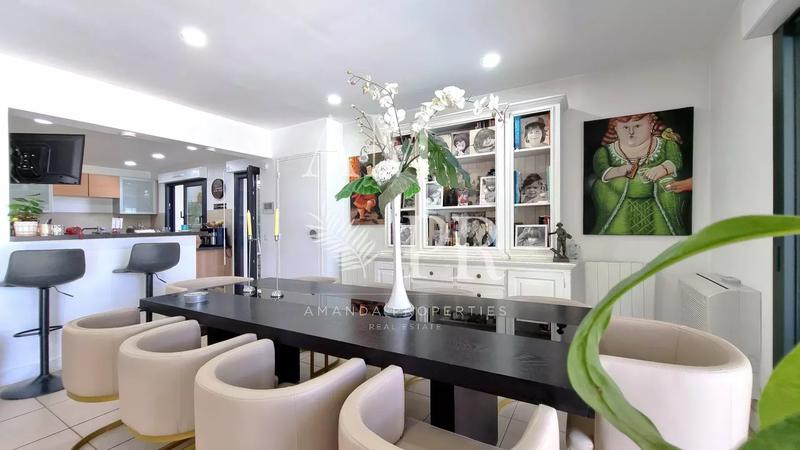 Villa - 380 m² - 8 pièces