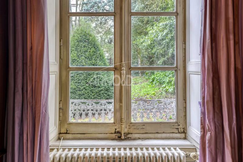 Maison - 463 m² - 15 pièces