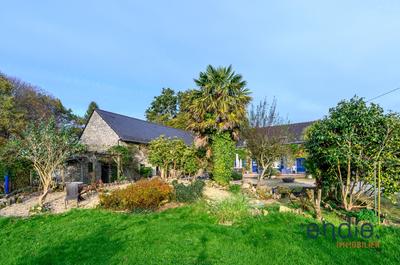 Maison - 352 m² - 13 pièces