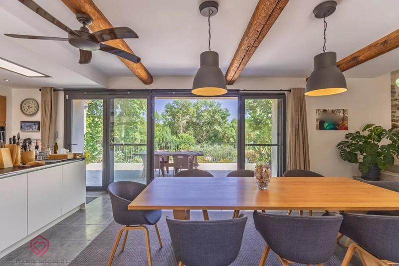 Propriété - 229 m² - 13 pièces