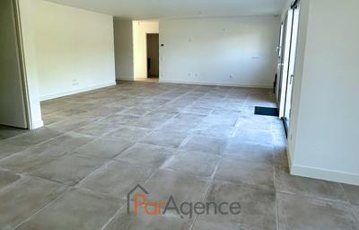 Maison - 122 m² - 4 pièces