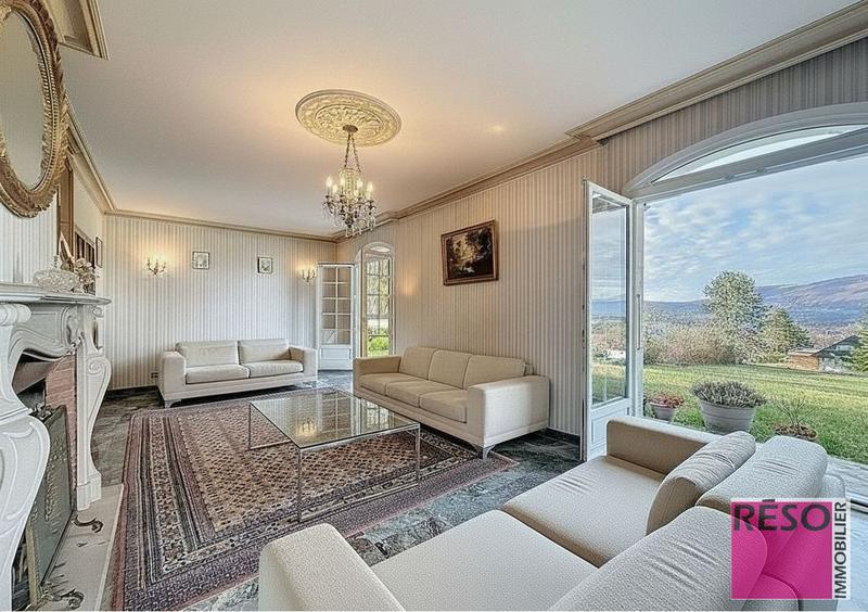 Maison - 230 m² - 7 pièces