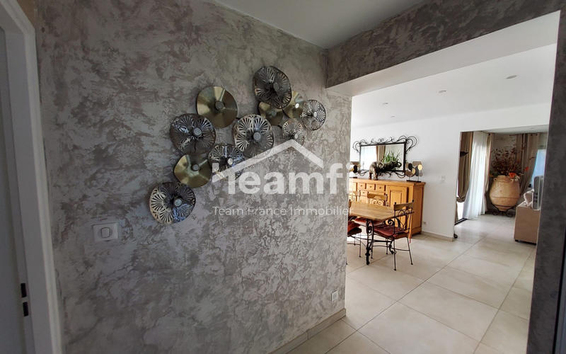 Villa - 176 m² - 6 pièces