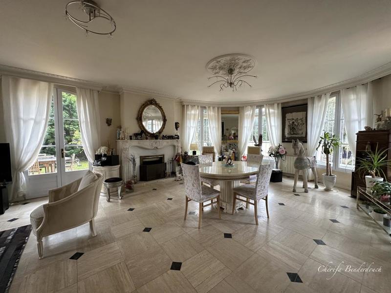 Maison - 300 m² - 10 pièces