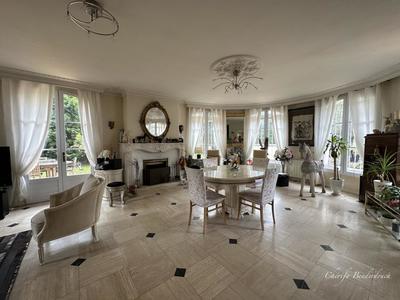 Maison - 300 m² - 10 pièces