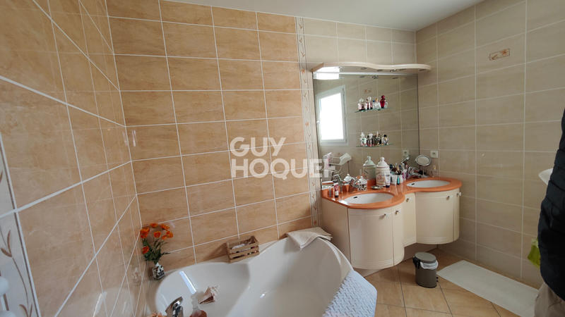 Maison - 180 m² - 7 pièces