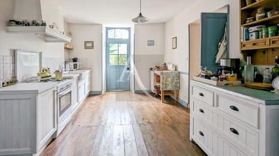 Maison - 260 m² - 10 pièces