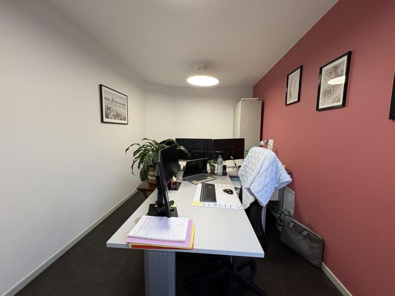 Bureau - 100 m² - 9 pièces