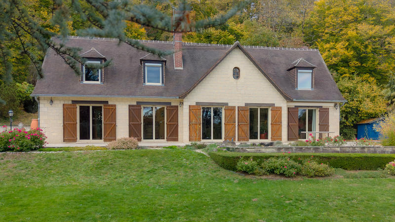 Maison - 220 m² - 7 pièces