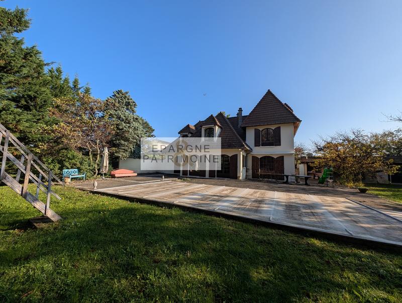 Maison traditionnelle - 203 m² - 9 pièces