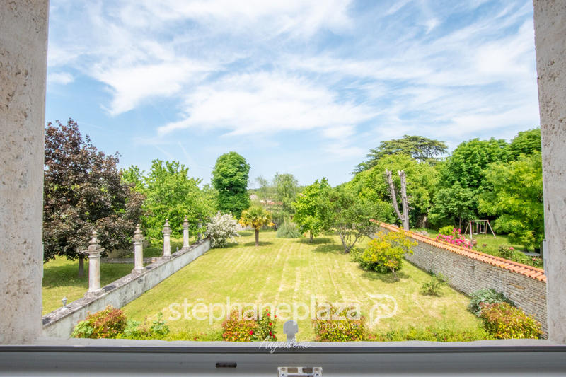 Demeure - 220 m² - 6 pièces