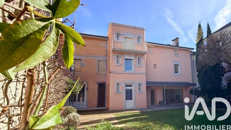 Maison de ville - 268 m² - 9 pièces