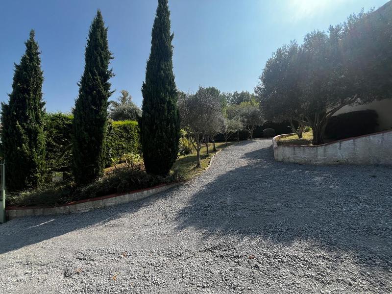 Propriété - 190 m² - 6 pièces