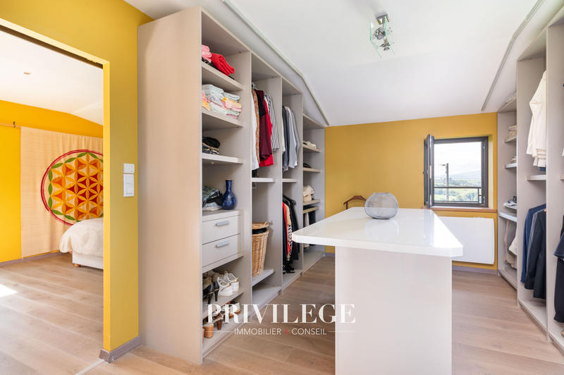 Propriété - 304 m² - 6 pièces