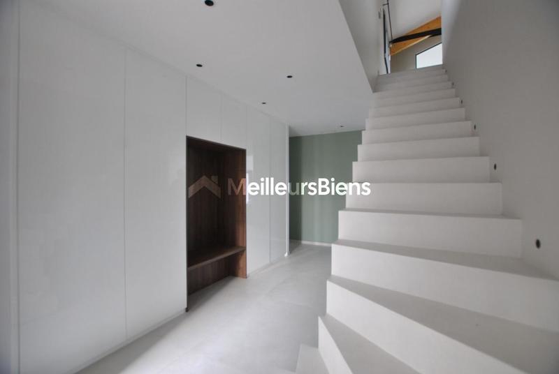 Propriété - 250 m² - 8 pièces