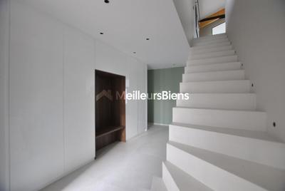 Propriété - 250 m² - 8 pièces