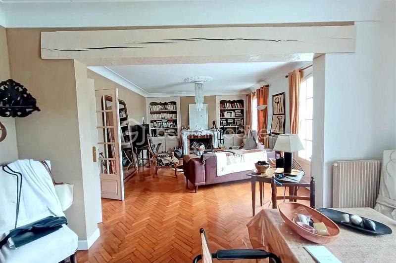 Propriété - 225 m² - 7 pièces