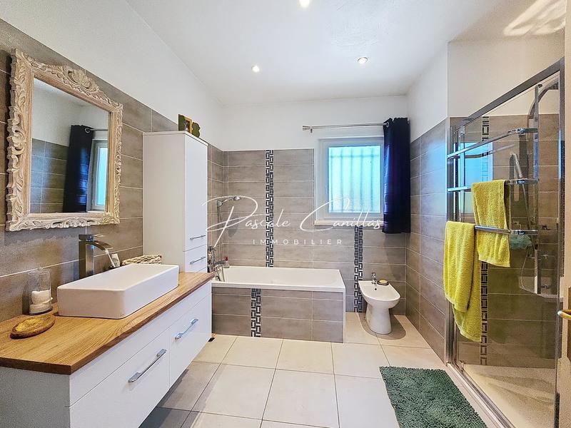 Villa - 220 m² - 11 pièces