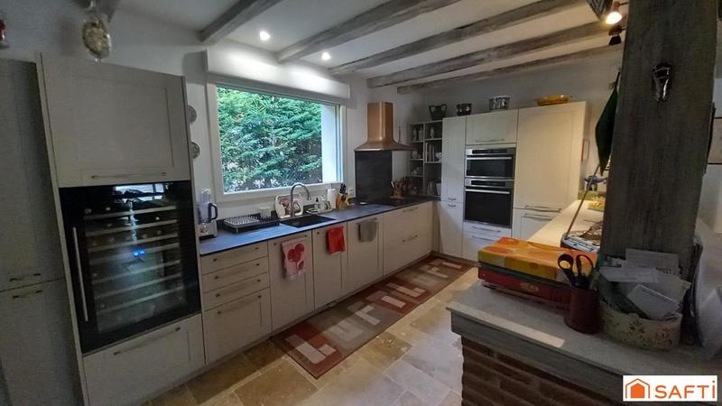 Maison - 220 m² - 6 pièces