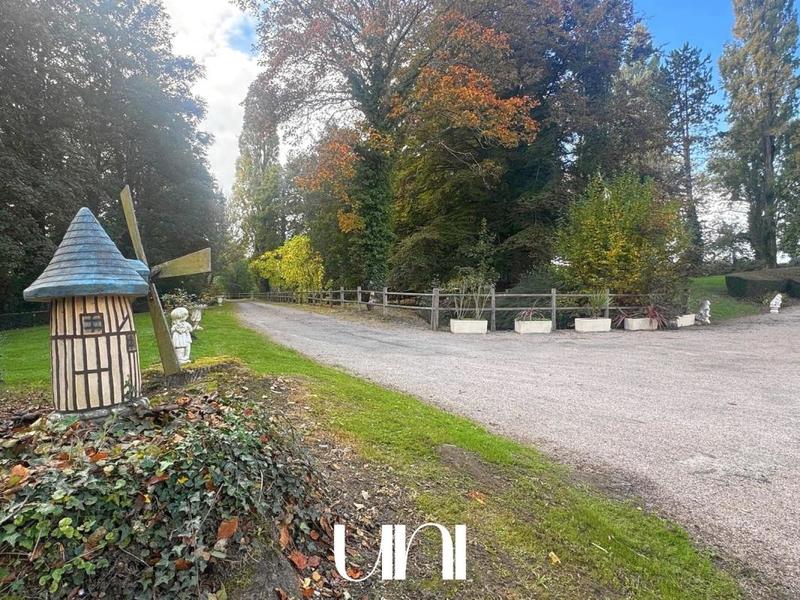 Maison - 650 m² - 22 pièces