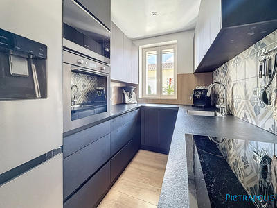 Appartement - 90 m² - 4 pièces