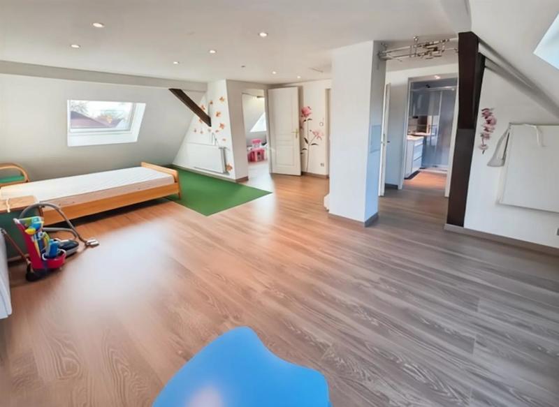 Maison - 200 m² - 8 pièces