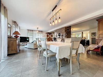 Maison - 260 m² - 7 pièces