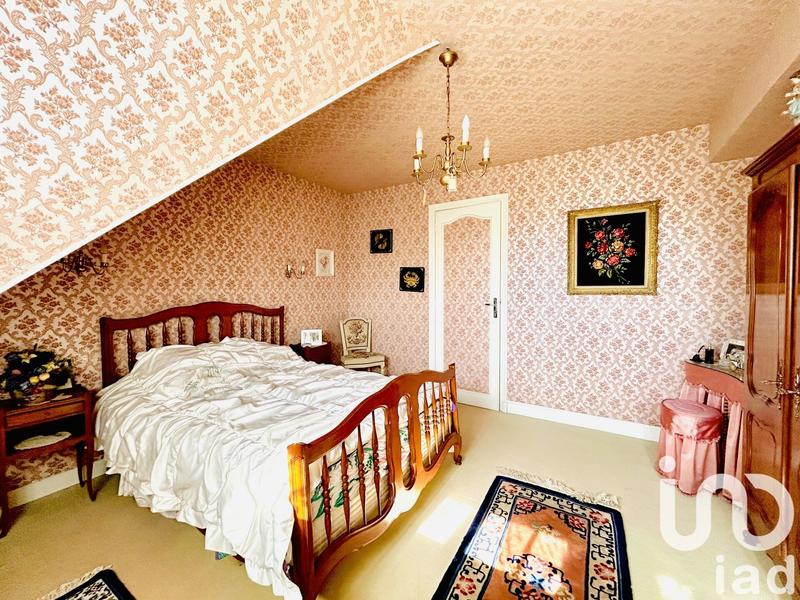 Maison - 202 m² - 8 pièces