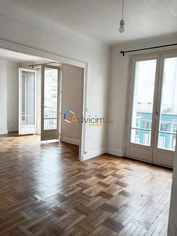 Appartement - 90 m² - 4 pièces