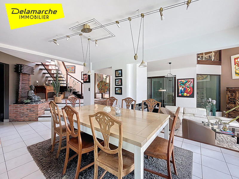 Maison - 241 m² - 10 pièces