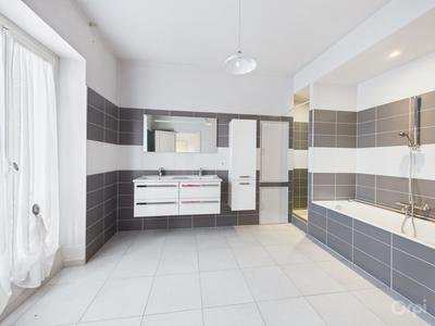 Demeure - 400 m² - 12 pièces