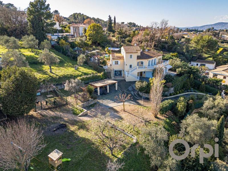 Villa - 300 m² - 8 pièces