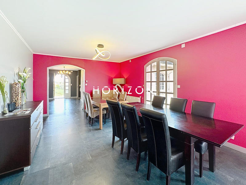 Maison - 218 m² - 6 pièces